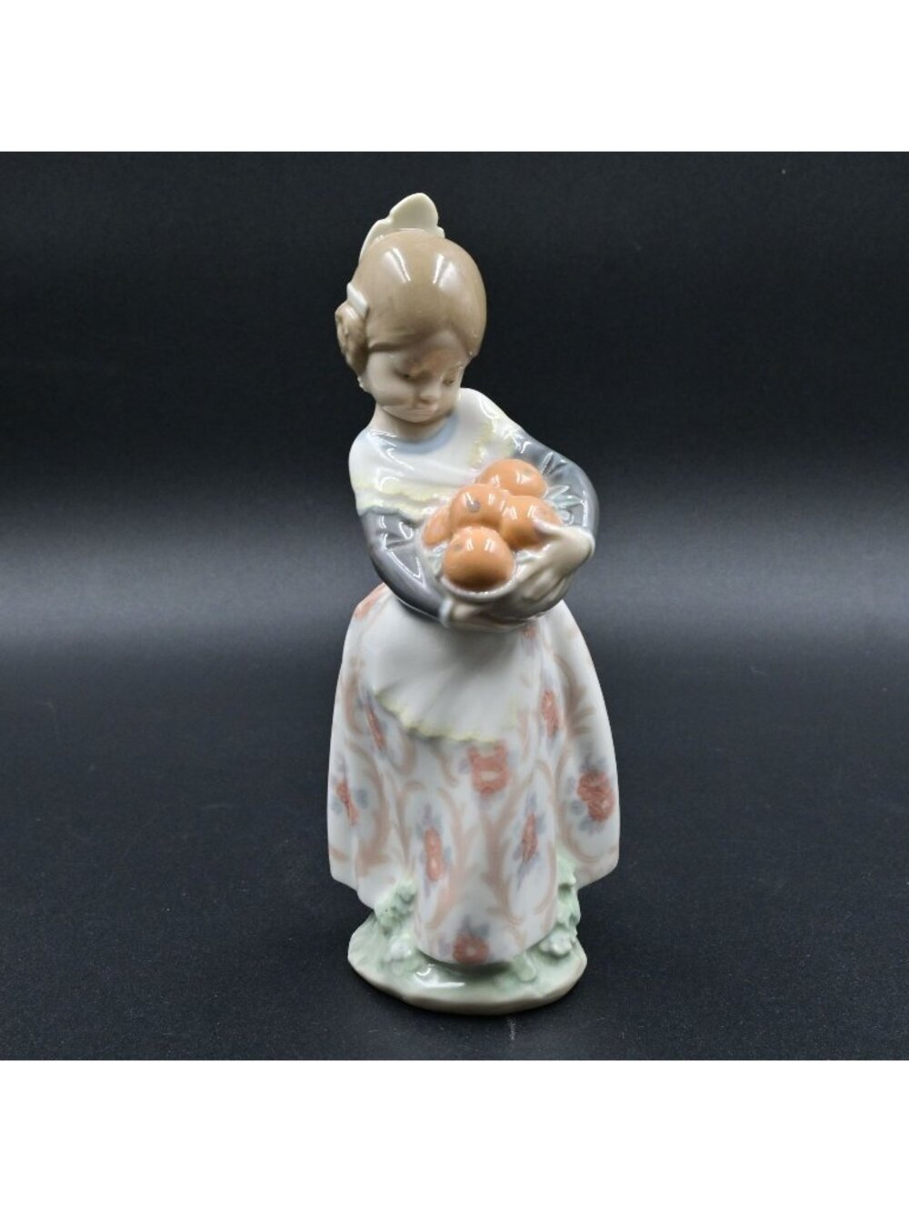 Lladro Valencia Girl With Oranges Porcelain Figurine 4841 Retired Spain Vintage